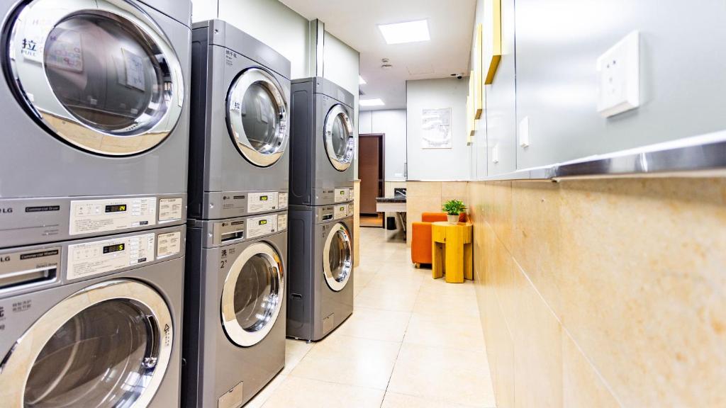 Holiday Inn laundry facilities